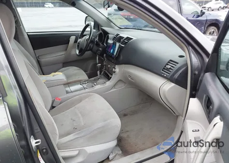 2010 Toyota Highlander Base V6 z USA, uszkodzony, nr VIN 5TDZK3EH2AS018936